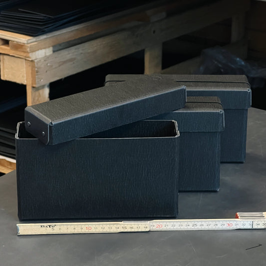 Tre æsker med elastikluk