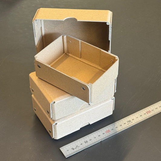 Tre små brune æsker